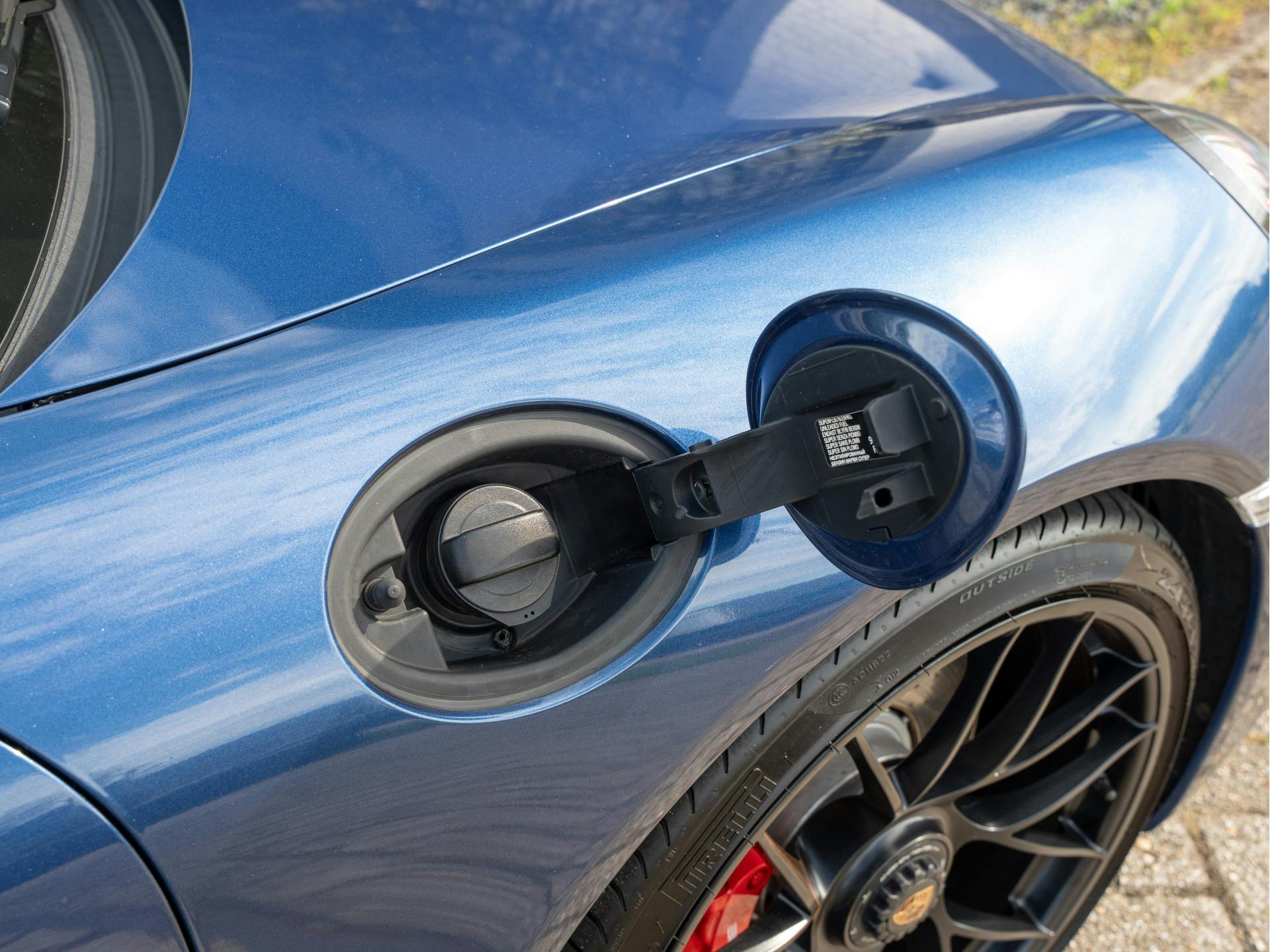 Porsche 911 Cabrio 3.0 Carrera 4 GTS | Blue Metallic Wrap | Bose | Adaptieve Sport-Stoelen